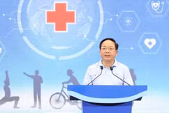 El miembro del Buró Político y jefe de la Comisión de Propaganda, Educación y Movilización de Masas del Comité Central del Partido Comunista de Vietnam, Trinh Van Quyet, interviene en el acto. (Fuente: Vietnam+)