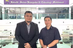 El Dr. Saaidal Razalli Bin Azzuhri, (izquierda), profesor asociado y vicedecano de la Facultad de Ciencias de la Computación y Tecnologías de la Información de la Universidad de Malaya en la entrevista con la Agencia Vietnamita de Noticias. (Fuente: VNA)