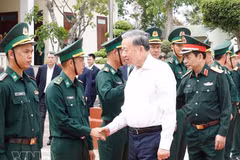 El secretario general del Partido Comunista de Vetnam, To Lam, quien también se desempeña como secretario de la Comisión Militar Central, visitó hoy la Estación de Guardia Fronteriza de Ea H’Leo, en la provincia central de Dak Lak. (Fuente: VNA)