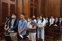 Los acusados ​​durante el juicio. Foto: VNA