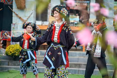 Belleza de trajes tradicionales de la etnia Dao Tien en Thanh Hoa