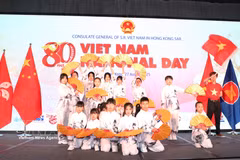 Una actuación del grupo «Ruby's Dance Crew» durante la celebración del Día Nacional de Vietnam en Hong Kong (China). Foto: VNA