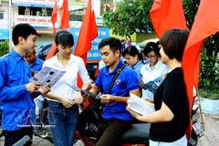 En Hanoi, los jóvenes reciben información y conocimientos sobre salud reproductiva y gestión del crecimiento demográfico. (Foto: VNA)