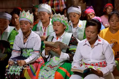 Los miembros de la etnia Mong en la provincia de Cao Bang afirman que la adopción del protestantismo y la participación en congregaciones locales han generado cambios positivos en sus vidas, fortaleciendo los vínculos y el sentido de solidaridad entre los fieles. (Foto: VNA)