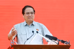 El primer ministro Pham Minh Chinh interviene en la conferencia. (Fuente; VNA)