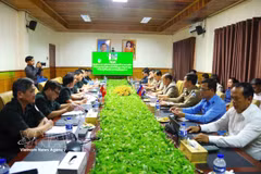 El Comité Directivo 515 de la provincia de Dak Lak y la Comisión Especializada de la provincia de Mondulkiri celebraron conversaciones sobre la recepción y repatriación de restos de mártires. (Foto: VNA)