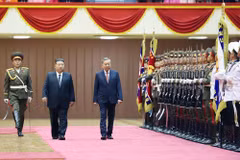 La ceremonia de bienvenida al secretario general To Lam se celebró solemnemente en el Palacio de Deportes de Pionyang. (Foto: VNA)