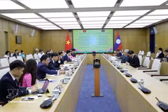 Sesión de trabajo entre las autoridades de Hai Phong y la delegación laosiana encabezada por el viceprimer ministro y ministro de Justicia, Khamphan Phommathat. (Foto: VNA).