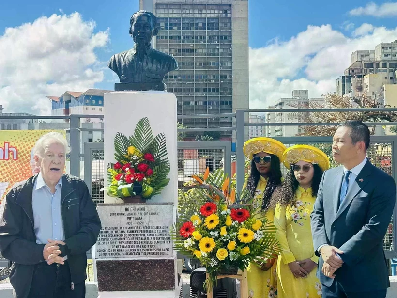 El presidente de la CAVV, Carolus Wimmer, habla en la ceremonia (Foto: dangcongsan.org.vn)