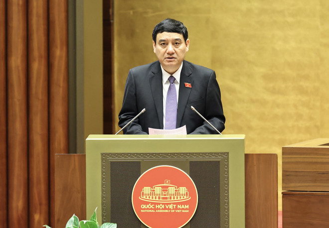 El jefe de la Comisión de Cultura y Asuntos Sociales de la Asamblea Nacional, Nguyen Dac Vinh (Fuente: VNA) vna-potal-quoc-hoi-thao-luan-ve-mot-so-du-an-luat-sua-doi-8353676.jpg