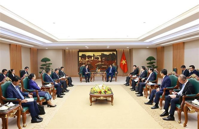 En la cita (Fuente: VNA) vna-potal-thu-tuong-tiep-pho-thu-tuong-truong-ban-cai-cach-doanh-nghiep-lao-8208094.jpg