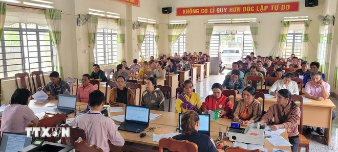 Mujeres de minorías étnicas en la provincia de Gia Lai tienen acceso a capital crediticio para políticas sociales a través de la Unión de Mujeres, lo que genera empleos, mejora sus vidas y reduce el hambre y la pobreza en este grupo de la provincia. (Foto:VNA) 1103-binh-dang-gioi-2.jpg