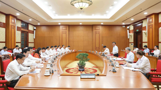 En la cita (Fuente: VNA) vna-potal-bo-chinh-tri-lam-viec-voi-ban-thuong-vu-tinh-uy-lao-cai-ve-chuan-bi-dai-hoi-dang-bo-8254298.jpg