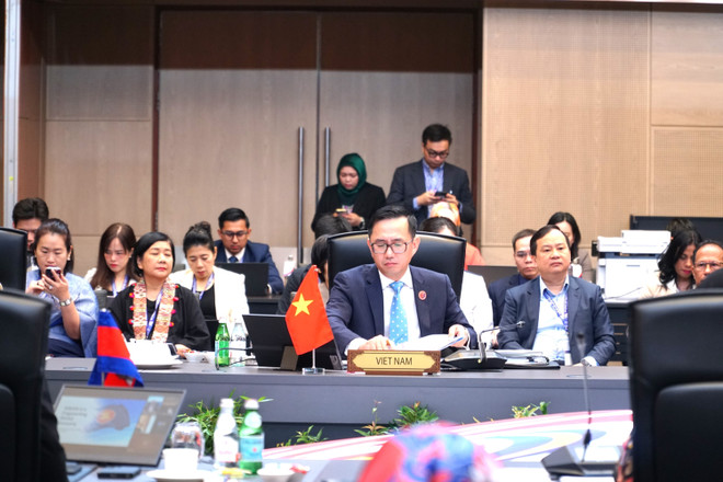 El embajador Tran Duc Binh habla en el evento (Fuente: VNA) vna-potal-khai-mac-hoi-nghi-quan-chuc-cap-cao-asean-8134749.jpg