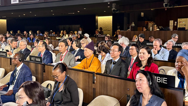 Delegados vietnamitas en la cita (Fuente: VNA) vna-potal-khai-mac-ky-hop-thu-47-uy-ban-di-san-the-gioi-cua-unesco-8136021.jpg