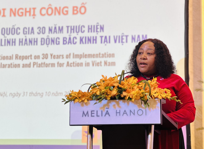 Caroline Nyamayemombe, representante de ONU Mujeres habla en la cita (Fuente: VNA) vna-potal-cong-bo-bao-cao-quoc-gia-ve-30-nam-thuc-hien-tuyen-bo-va-cuong-linh-hanh-dong-bac-kinh-tai-viet-nam-8377249-1.jpg
