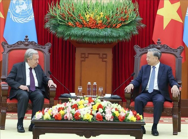 El secretario general del Partido Comunista de Vietnam, To Lam (derecha) recibe al secretario general de la ONU, António Guterres (Fuente: VNA) 1761384367816.jpg