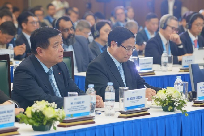 El primer ministro Pham Minh Chinh describe la IA y los semiconductores como una oportunidad de oro para que Vietnam atraiga inversión y recursos intelectuales, posicionando al país como un centro tecnológico regional y global. (Foto: VietnamPlus) ai-3.jpg