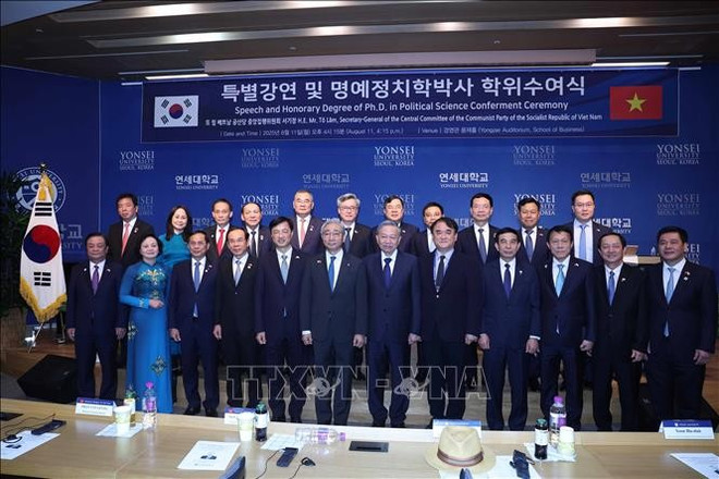 El secretario general To Lam y miembros de la delegación vietnamita con la Junta Directiva de la Universidad de Yonsei. Foto: VNA tong-bi-thu-2.jpg