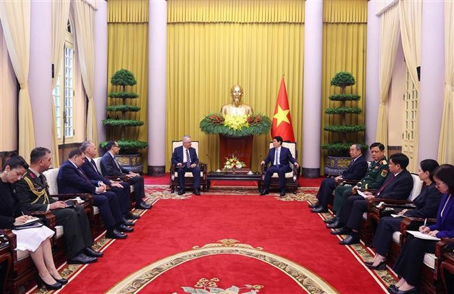 En la cita (Fuente: VNA) vna-potal-chu-tich-nuoc-luong-cuong-tiep-bo-truong-quoc-phong-tho-nhi-ky-8268920.jpg