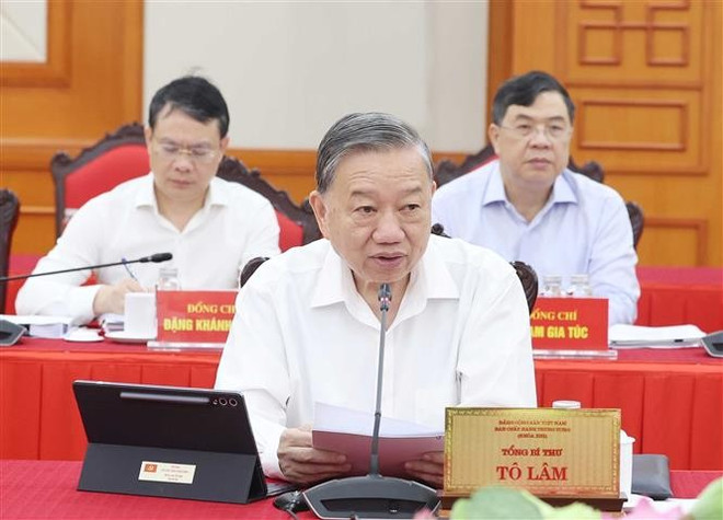 El secretario general del Partido Comunista de Vietnam (PCV), To Lam, habla en el evento (Fuente: VNA) vna-potal-tong-bi-thu-to-lam-chu-tri-buoi-lam-viec-cua-bo-chinh-tri-voi-ban-thuong-vu-dang-uy-quoc-hoi-8269142.jpg