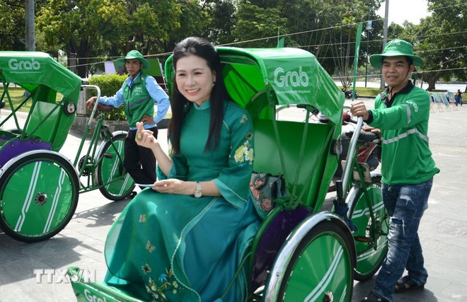 La ciudad de Hue se ha convertido en la primera localidad vietnamita en poner en marcha el servicio Grab Xich lo (Fuente: VNA) ngc6b0e1bb9di-dc3a2n-tre1baa3i-nghie1bb87m-mc3b4-hc3acnh-de1bb8bch-ve1bba5-grab-xc3adch-lc3b4-te1baa1i-hue1babf-anh-ttxvn.jpg