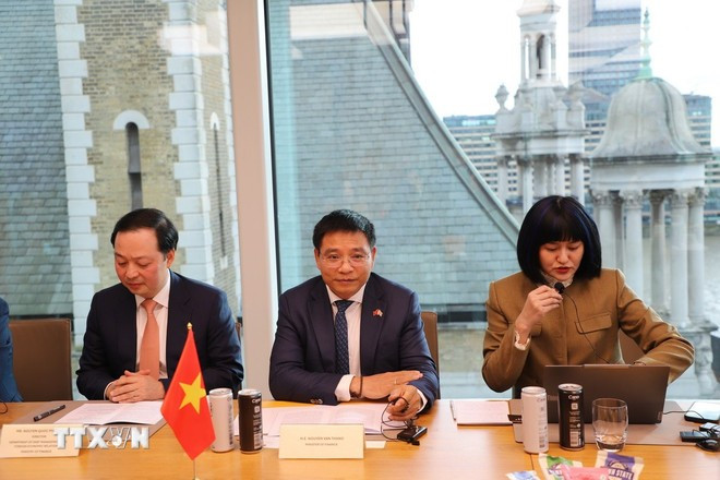 En la cita (Fuente: VNA) bo-tai-chinh-ky-bien-ban-hop-tac-voi-jp-morgan-4.jpg