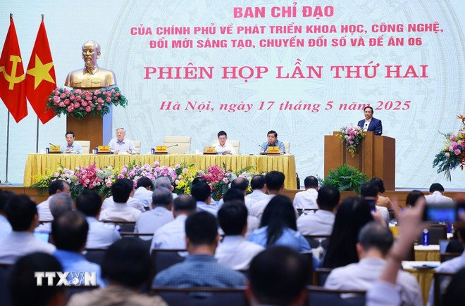 El premier Pham Minh Chinh preside una reunión sobre el desarrollo de ciencia, tecnología y transformación digital (Fuente: VNA) thu-tuong-chuyen-doi-so-doi-moi-sang-tao-2.jpg