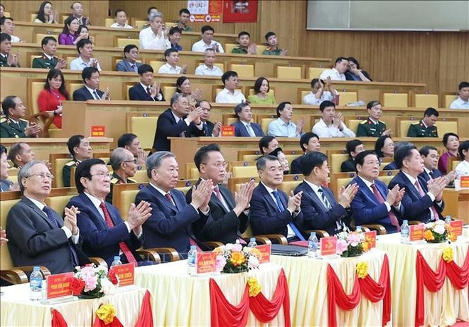 En el evento (Fuente: VNA) vna-potal-le-ky-niem-110-nam-ngay-sinh-tong-bi-thu-nguyen-van-linh-stand-1.jpg