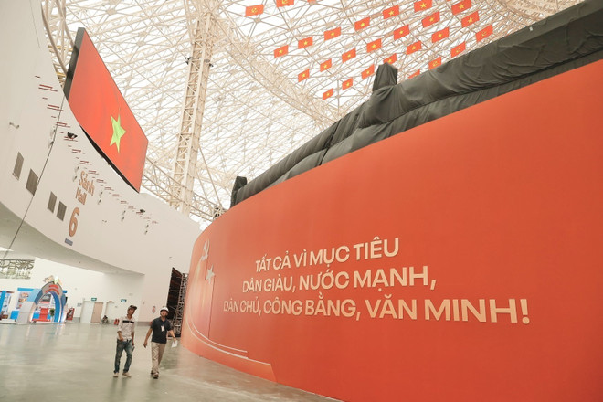 En el evento (Fuente: VNA) vna-potal-gap-rut-hoan-thien-cong-tac-chuan-bi-cho-ngay-khai-mac-trien-lam-80-nam-hanh-trinh-doc-lap-tu-do-hanh-phuc-8229131.jpg