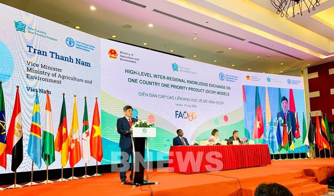 El viceministro Tran Thanh Nam habla en el evento (Fuente: VNA) thu-truong-bo-nong-nghiep-va-moi-truong-tran-thanh-nam-phat-bieu-tai-dien-dan-anh-vna.jpg