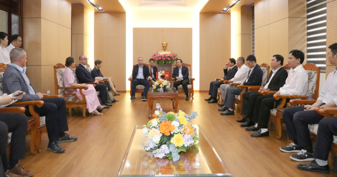 En el encuentro (Fuente: VNA) vna-potal-thuc-day-thiet-lap-quan-he-hop-tac-huu-nghi-giua-ninh-binh-voi-cac-dia-phuong-cua-ba-lan-8364888.jpg