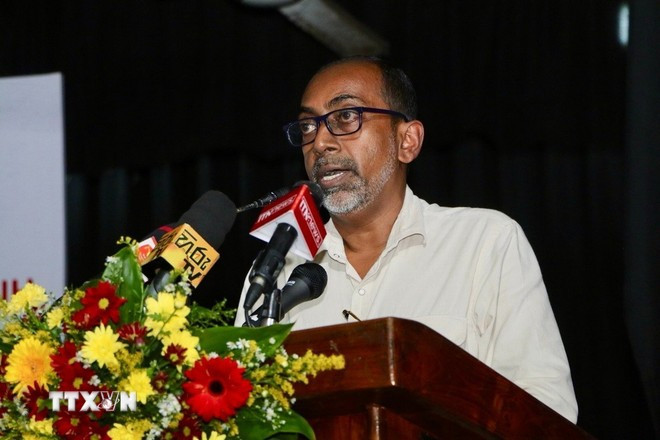 el ministro de Asuntos Budistas y Cultura de Sri Lanka, Hiniduma Sunil Senevi (Fuente: VNA) ky-niem-135-nam-ngay-sinh-chu-tich-ho-chi-minh-tai-sri-lanka3.jpg