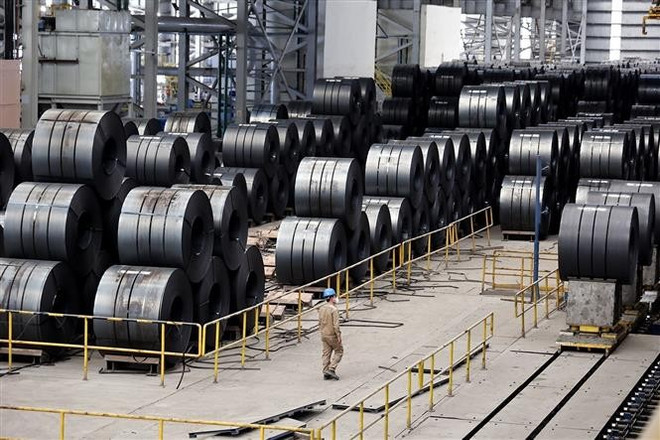 En una fábrica de acero del grupo Hoa Phat (Fuente: VNA) vna-potal-nam-2025-ca-nuoc-phan-dau-dat-muc-tieu-gdp-dat-8-tro-len-7856737.jpg