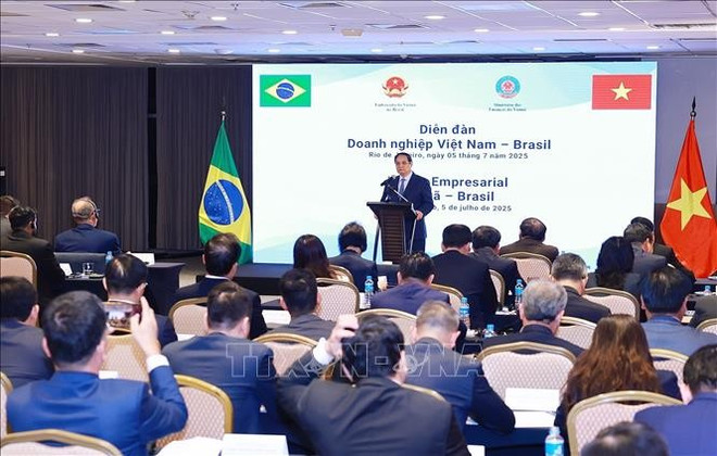 El primer ministro Pham Minh Chinh asiste al Foro Empresarial Vietnam–Brasil (Fuente: VNA) cong-tac-3.jpg