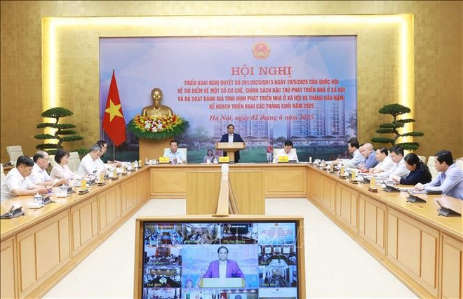 En la cita (Fuente: VNA) vna-potal-thu-tuong-chu-tri-hoi-nghi-ve-thi-diem-chinh-sach-dac-thu-phat-trien-nha-o-xa-hoi-stand-1.jpg