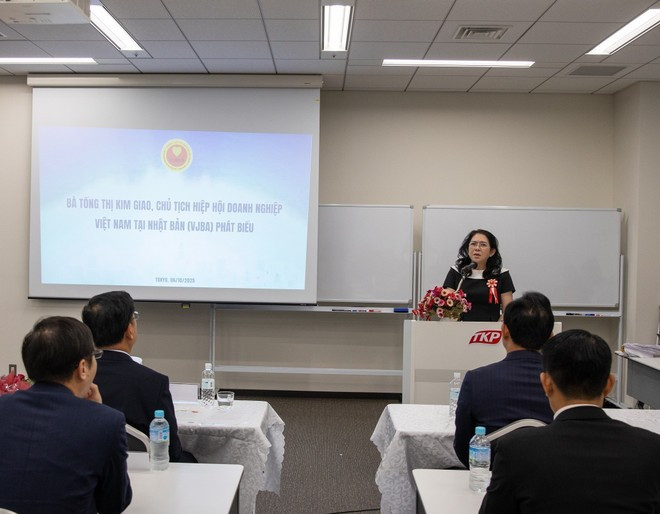 La presidenta de la VJBA, Tong Thi Kim Giao, habla en el evento (Foto: VNA) chu-tich-vjba.jpg