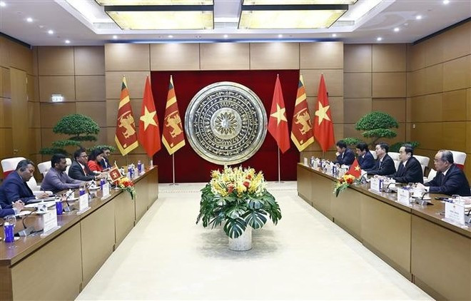 En la recepción (Fuente: VNA) vna-potal-chu-tich-quoc-hoi-tran-thanh-man-hoi-kien-tong-thong-sri-lanka-8013891.jpg