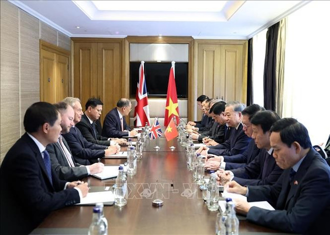 En la cita (Fuente: VNA) tony-2.jpg