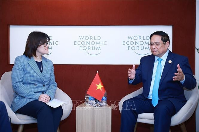 El primer ministro de Vietnam, Pham Minh Chinh, (derecha) recibe a Anne Tse, CEO para la región Asia-Pacífico del Grupo PepsiCo (Fuente: VNA) uuid3d5bfdcce7-09c8-4460-b12d-bb372591303f26code3d00126library3d126type3d126mode3d126loc3dtrue26cap3dtrue.jpg