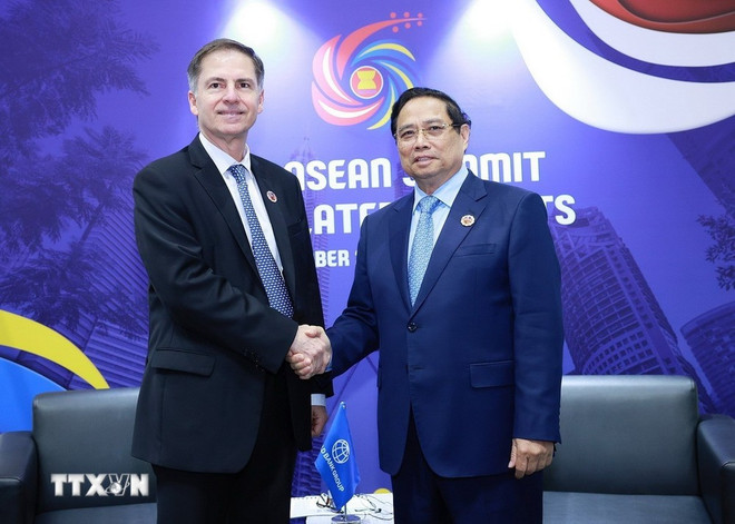 En el encuentro entre el premier vietnamita, Pham Minh Chinh y el vicepresidente del BM, Carlos Felipe Jaramillo (Fuente: VNA) 2610-thu-tuong-viet-nam-wb-1.jpg