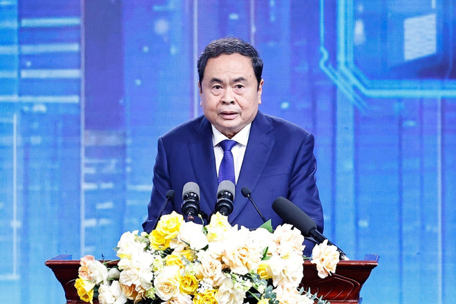 El presidente de la Asamlea Nacional, Tran Thanh Man, habla en la cita (Fuente: VNA) vna-potal-chu-tich-quoc-hoi-tran-thanh-man-du-le-trao-giai-nhan-tai-dat-viet-nam-2025-8367993-1.jpg