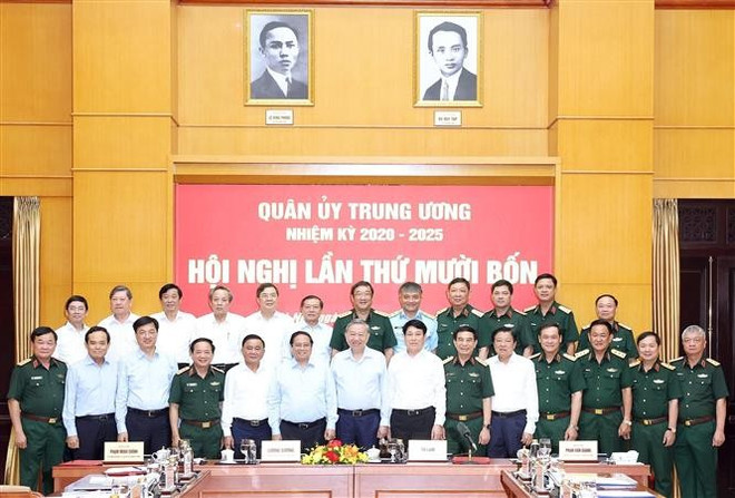 En la reunión (Fuente: VNA) vna-potal-tong-bi-thu-to-lam-bi-thu-quan-uy-trung-uong-chu-tri-hoi-nghi-quan-uy-trung-uong-phien-hop-thu-muoi-bon-8100430.jpg