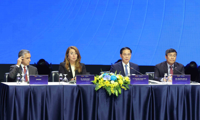 En la cita (Fuente: VNA) vna-potal-cong-uoc-ha-noi-phien-thao-luan-toan-the-cap-cao-thu-nhat-8362510.jpg