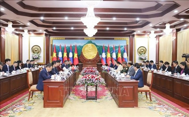 En las conversaciones entre la vicepresidenta de Vietnam Vo Thi Anh Xuan y su homólogo laosiano Pany Yathotou. (Foto: VNA) hoi-dam.jpg