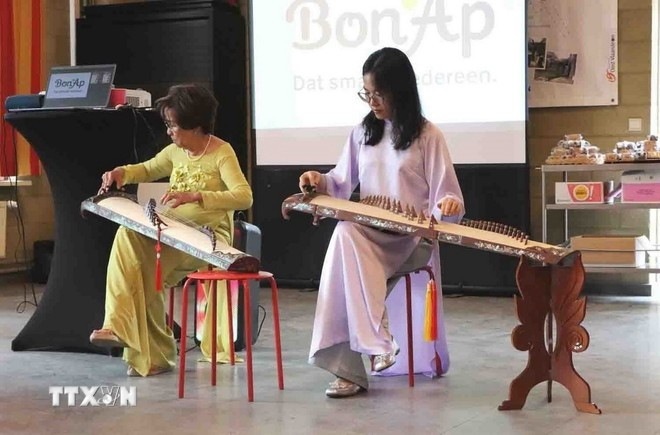 En el evento (Fuente: VNA) hoi-friends-of-vietnamese-kids-tai-thanh-pho-gent-bi-noi-nhung-tam-long-gieo-mam-nhan-ai-8123457.jpg