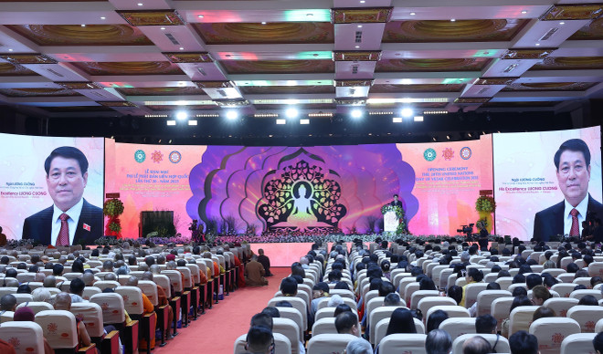 En el evento (Fuente: VNA) vna-potal-chu-tich-nuoc-du-dai-le-phat-dan-lien-hop-quoc-lan-thu-20-vesak-2025-8014766.jpg