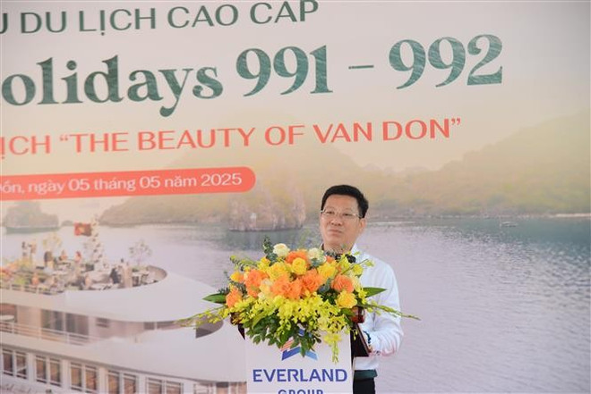 Nguyen Viet Dung, director del Departamento de Cultura, Deportes y Turismo de la provincia de Quang Ninh (Fuente: VNA) vna-potal-quang-ninh-nang-cao-chat-luong-trai-nghiem-du-lich-tren-vinh-bai-tu-long-8013950.jpg