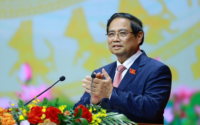 El primer ministro Pham Minh Chinh habla en el evento (Fuente: VNA) vna-potal-be-mac-dai-hoi-dai-bieu-dang-bo-chinh-phu-lan-thu-nhat-nhiem-ky-2025-2030-8336322.jpg