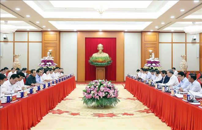 En la reunión entre el Buró Político del PCV y Comité partidista de Ciudad Ho Chi Minh (Fuente: VNA) hcm.jpg